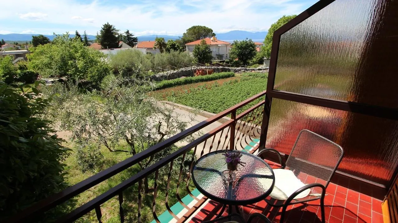 Apartments And Rooms Jelka Malinska Guest house
