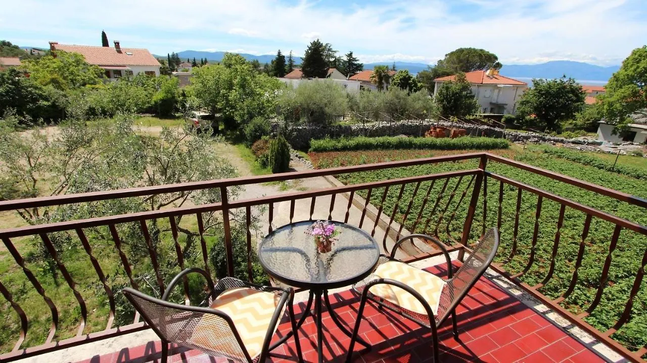 Apartments And Rooms Jelka Malinska Guest house