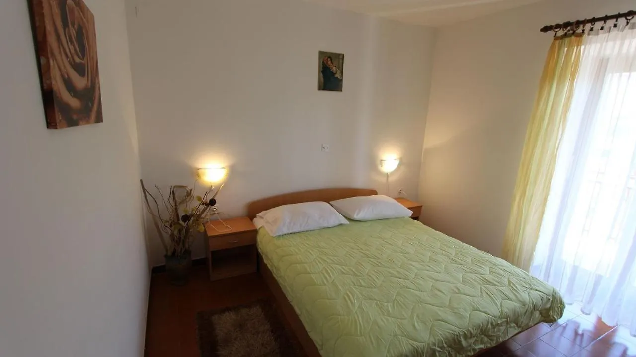 Apartments And Rooms Jelka Malinska Guest house