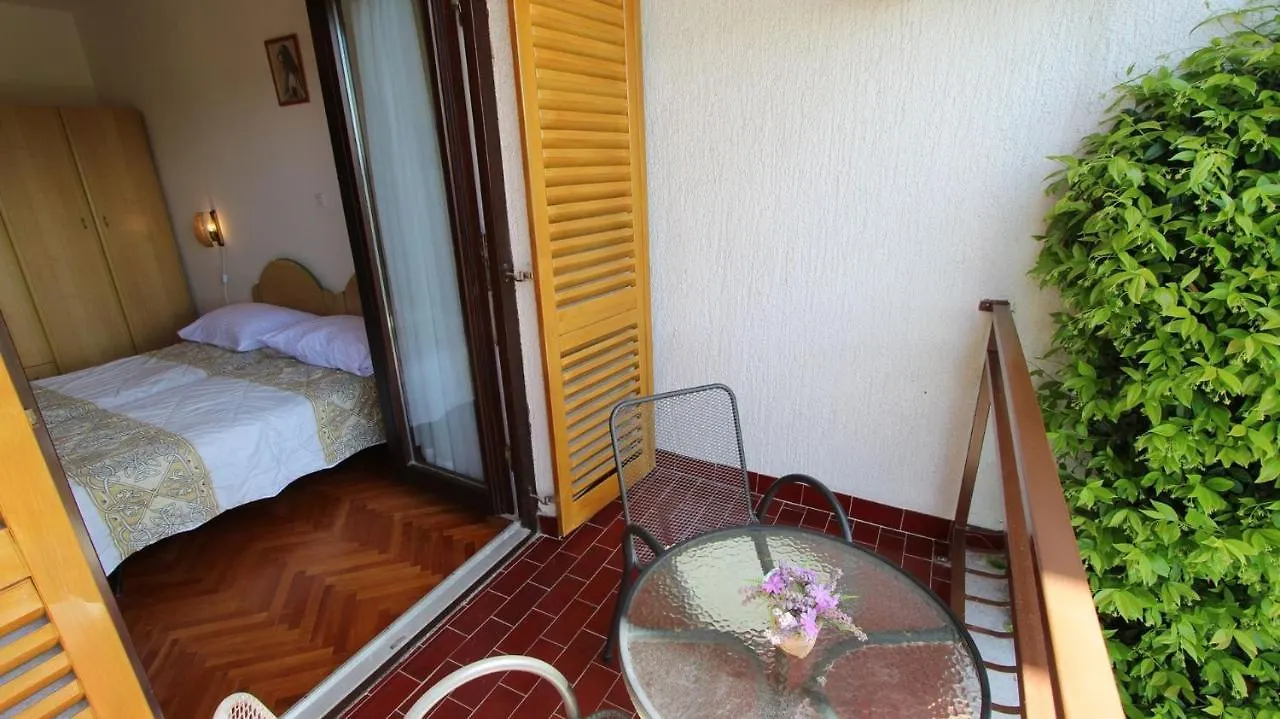 Guest house Apartments And Rooms Jelka Malinska