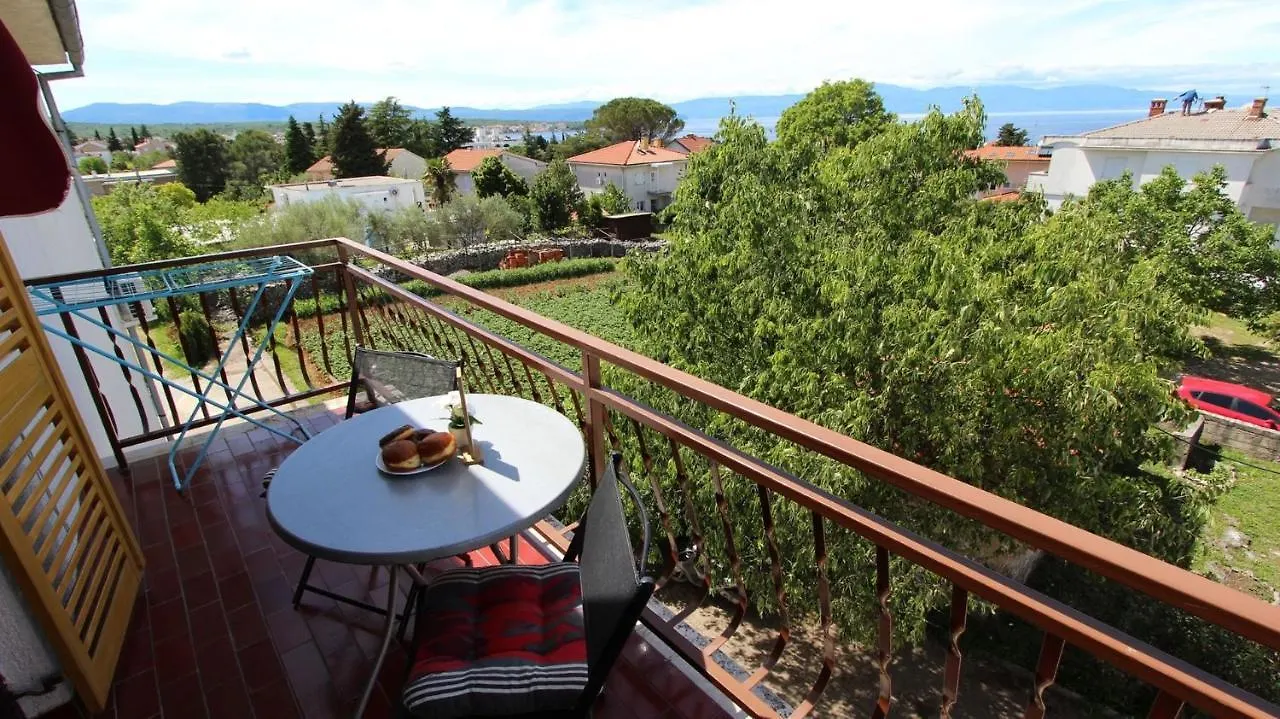 Apartments And Rooms Jelka Malinska Guest house