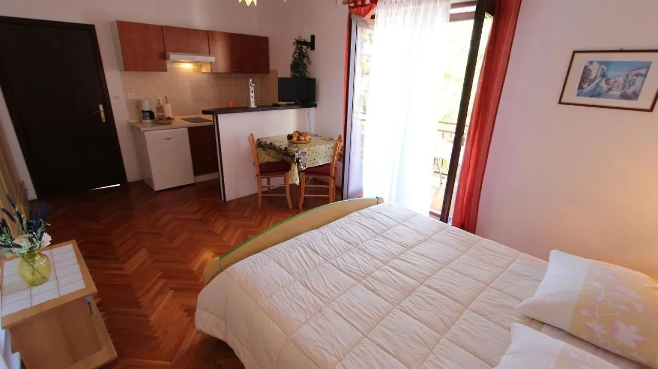 Guest house Apartments And Rooms Jelka Malinska