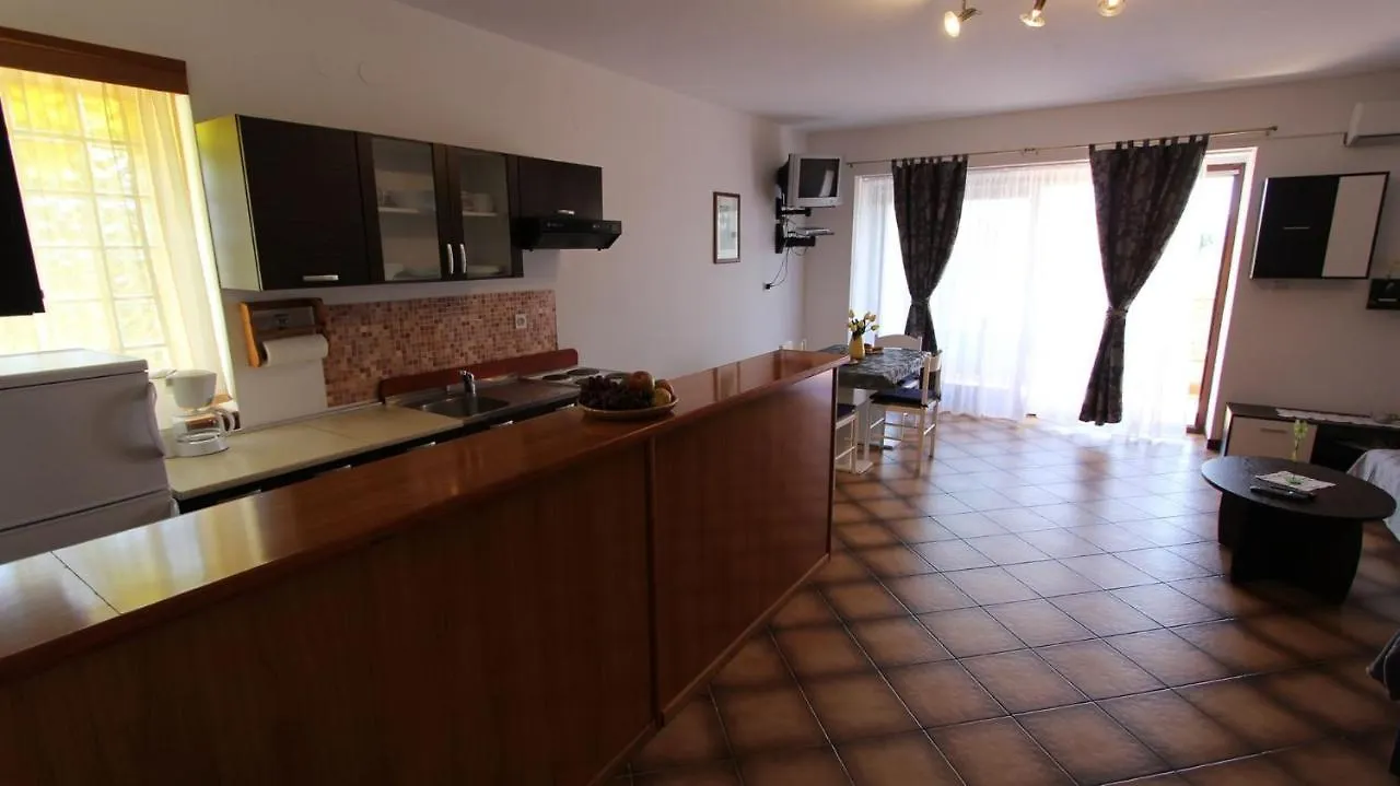 Apartments And Rooms Jelka Malinska Guest house