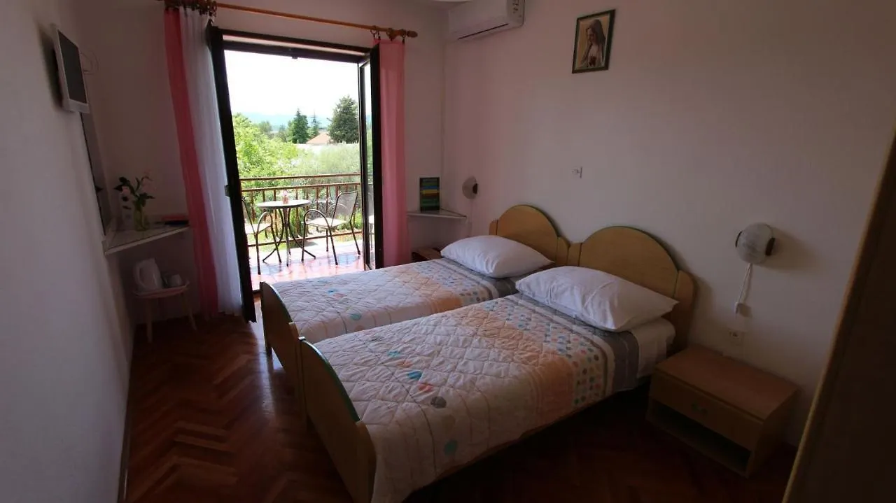 Guest house Apartments And Rooms Jelka Malinska