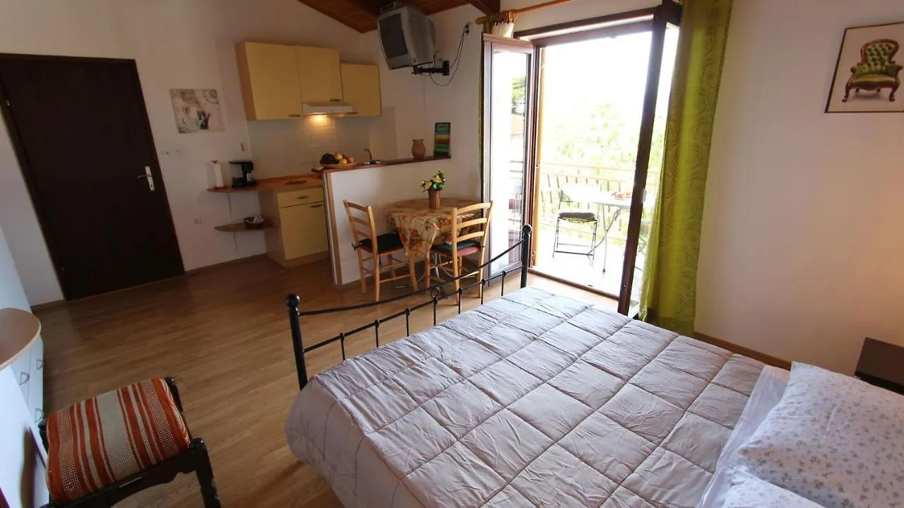 Apartments And Rooms Jelka Malinska