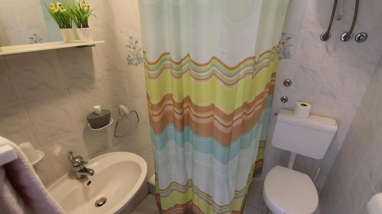 Guest house Apartments And Rooms Jelka Malinska