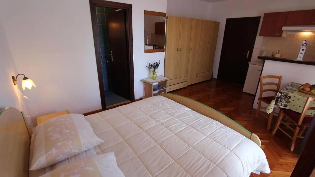 Apartments And Rooms Jelka Malinska 0*,