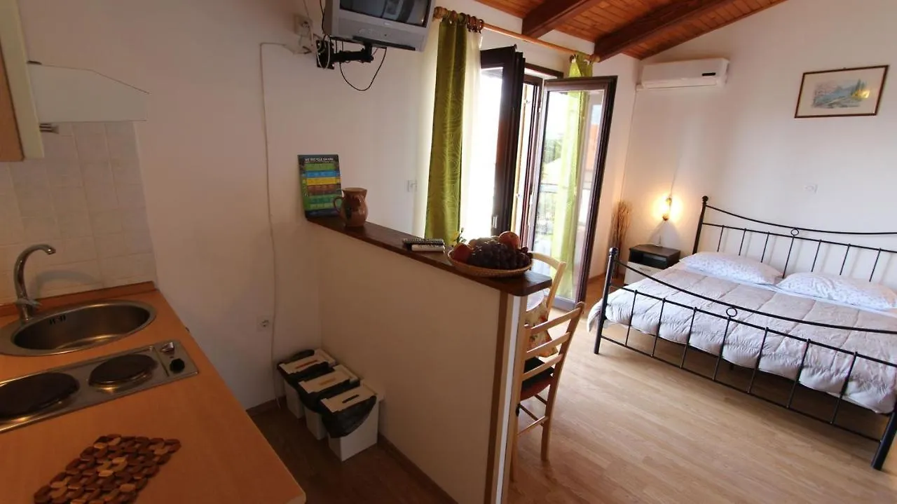 Apartments And Rooms Jelka Malinska